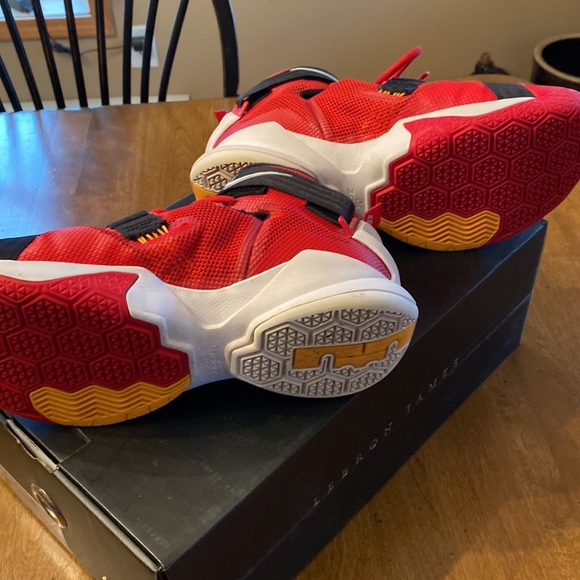 EUC Lebrun James sneakers. With the box! - Picture 8 of 9